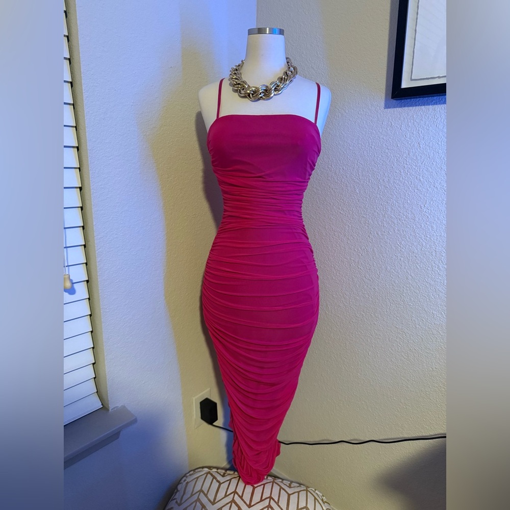 Chic Fuchsia Ruched Midi Dress
